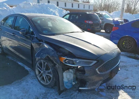 2020 Ford Fusion Hybrid Titanium z USA, uszkodzony, nr VIN 3FA6P0RUXLR100287